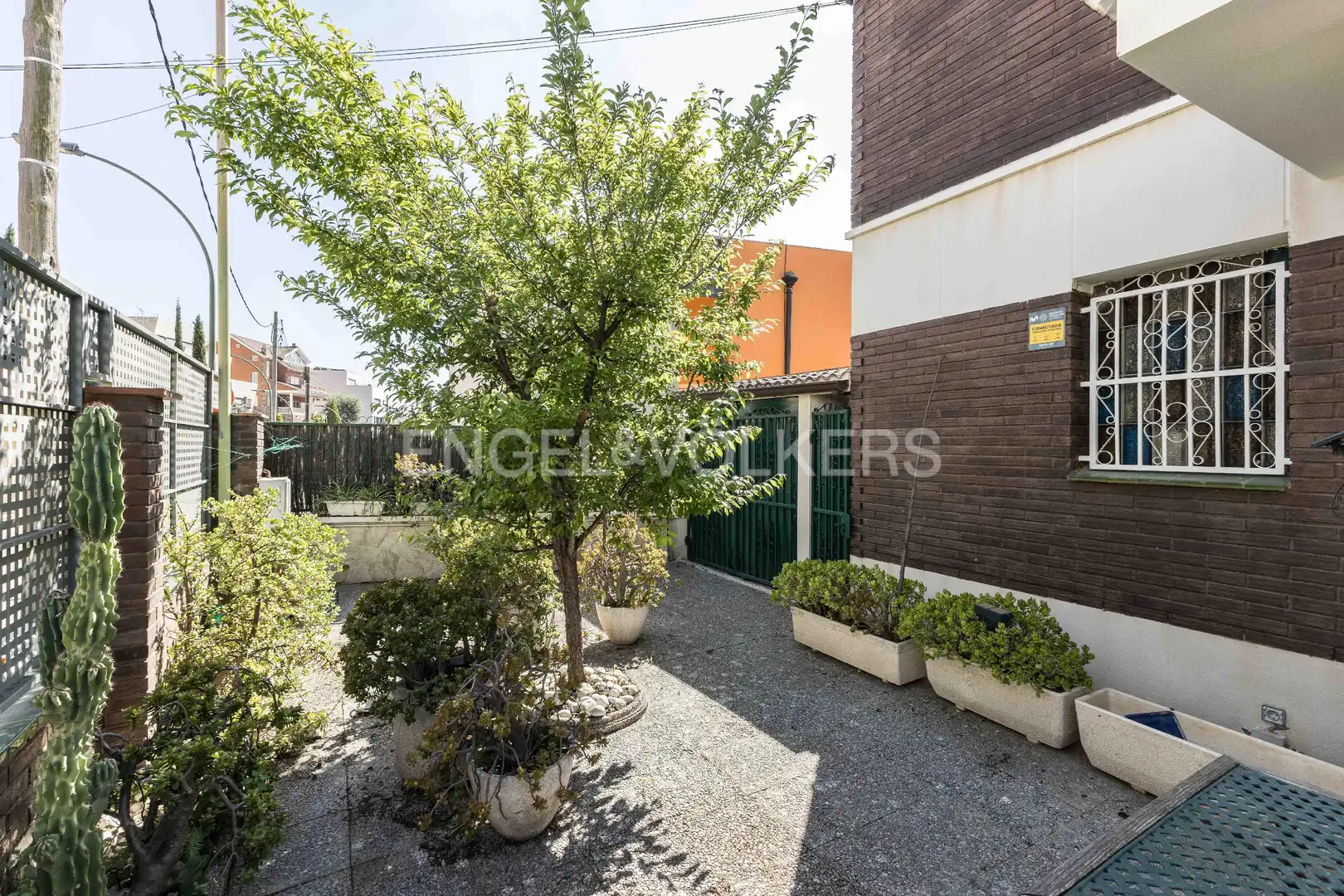 Vista exterior de Casa o chalet en venta en Esplugues de Llobregat con Aire acondicionado, Calefacción y Jardín privado