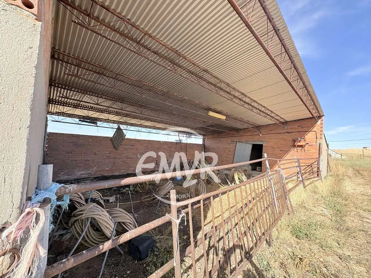 Außenansicht von Fabrikhallen zur Miete in Morales de Valverde, Zamora
