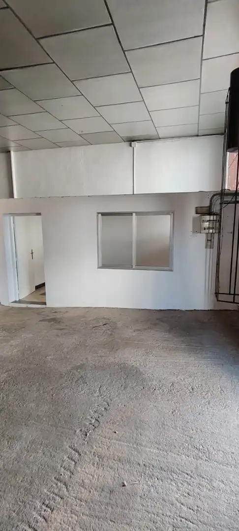 Fabrikhallen zur Miete in Villares de la Reina