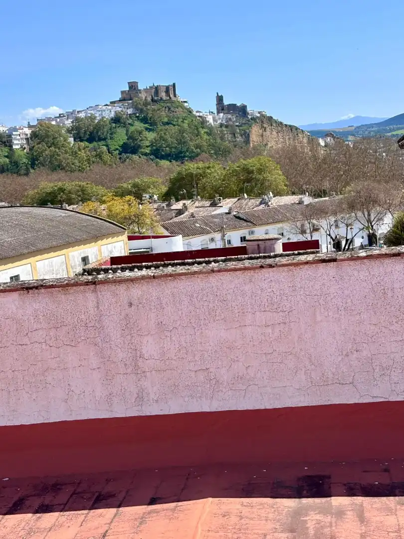 Vista exterior de Casa o xalet en venda en Arcos de la Frontera amb Terrassa