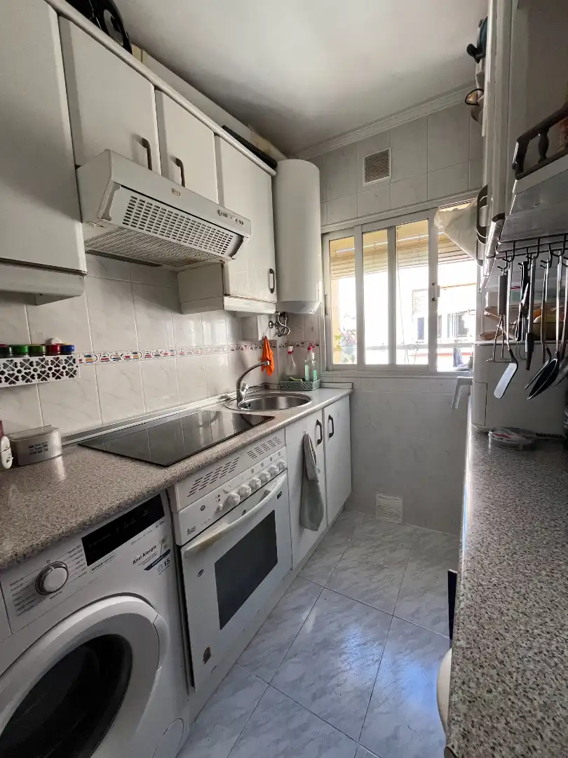 Cuina de Pis en venda en Alcalá de Henares amb Aire condicionat, Terrassa i Moblat