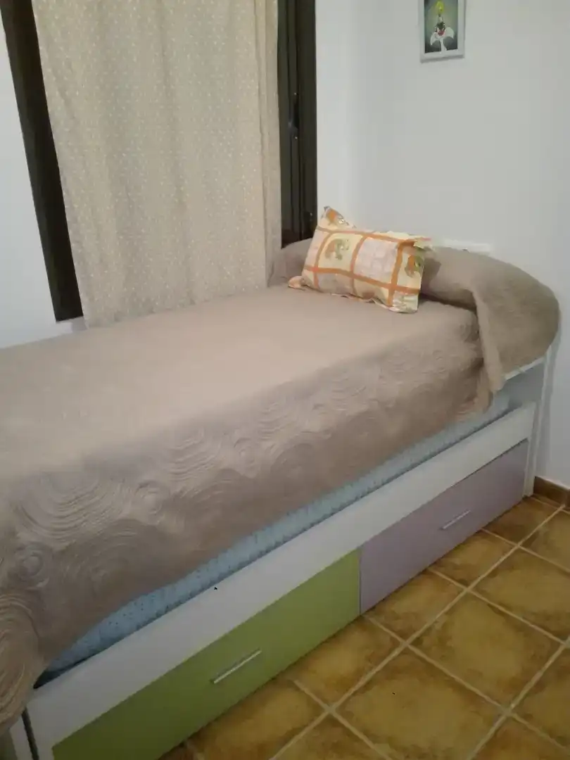 Dormitori de Pis de lloguer en Chipiona amb Aire condicionat, Moblat i Balcó