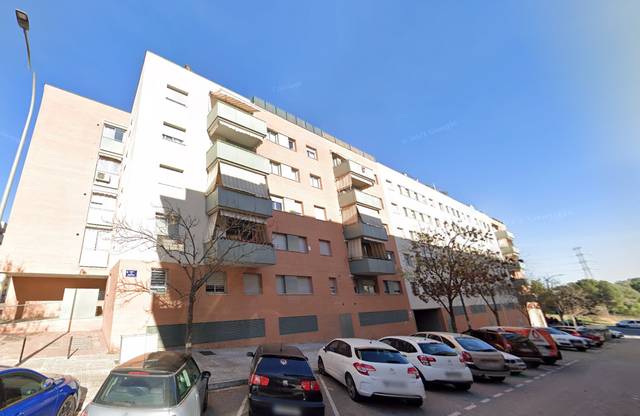 Piso en Venta en C/ Puigsacalm en Les Arenes - La Grípia  Can Montllor