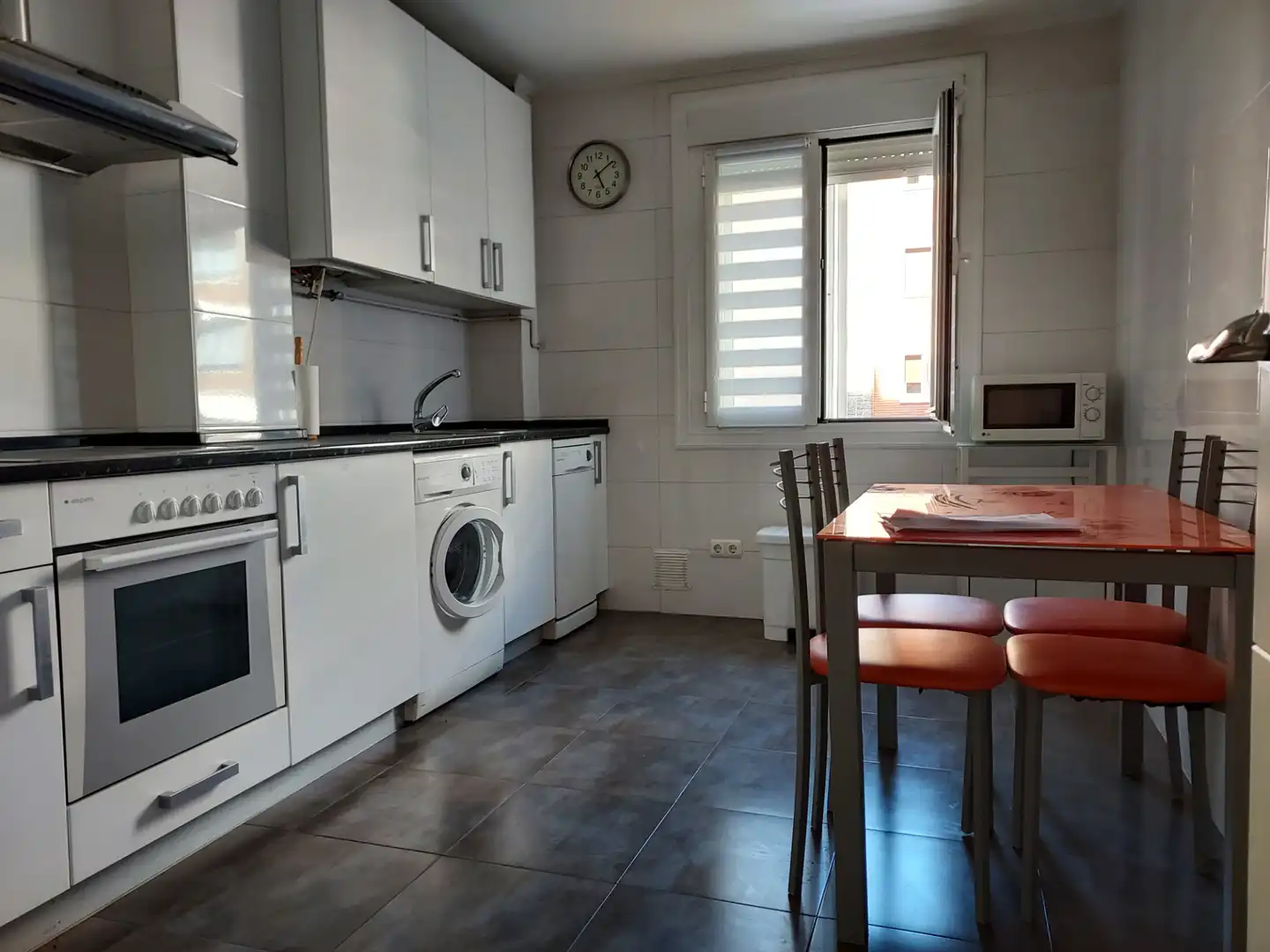 Cuina de Pis de lloguer en  Pamplona / Iruña amb Calefacció, Parquet i Moblat