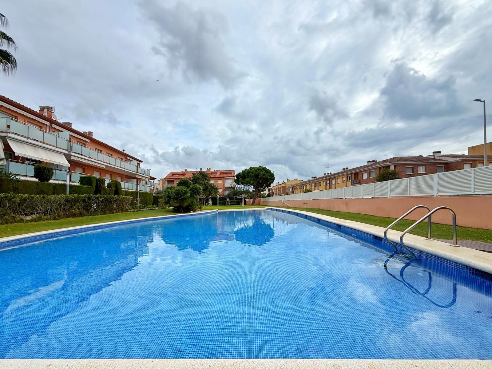 Swimming pool of Flat for sale in Cubelles  with Air Conditioner, Heating and Terrace