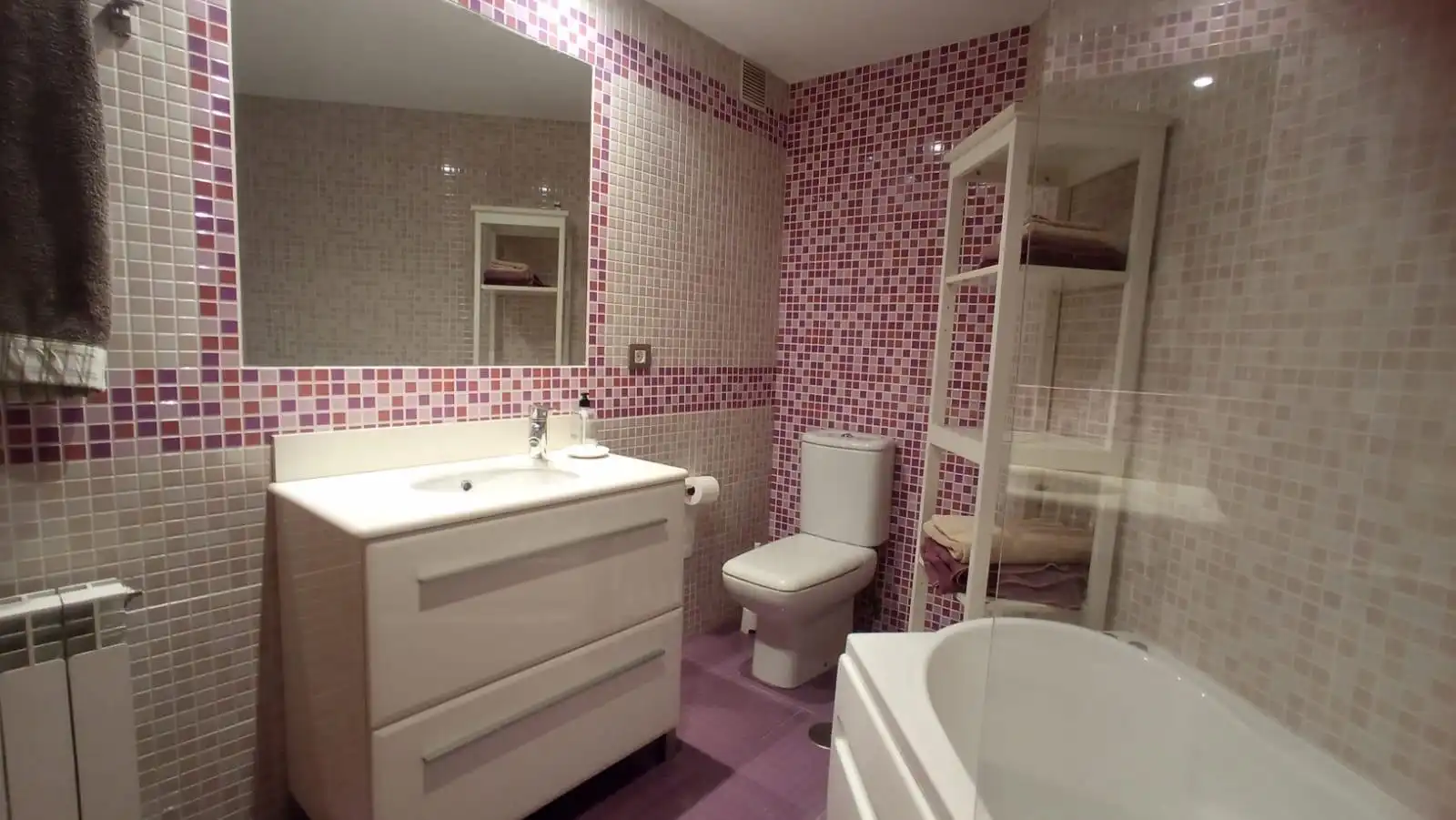 Baño de Ático de alquiler en Oviedo  con Calefacción, Terraza y Trastero