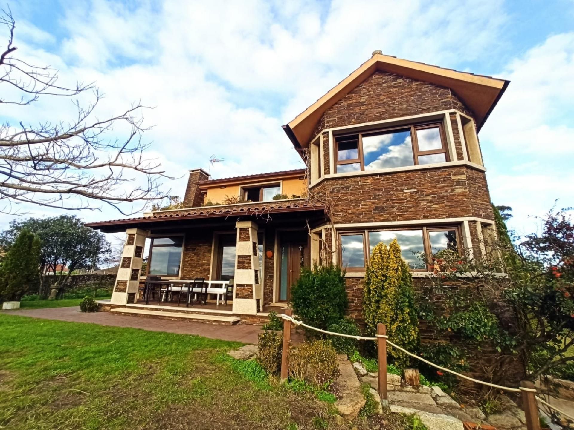 Exterior view of House or chalet for sale in Ribeira  with Heating, Terrace and Balcony