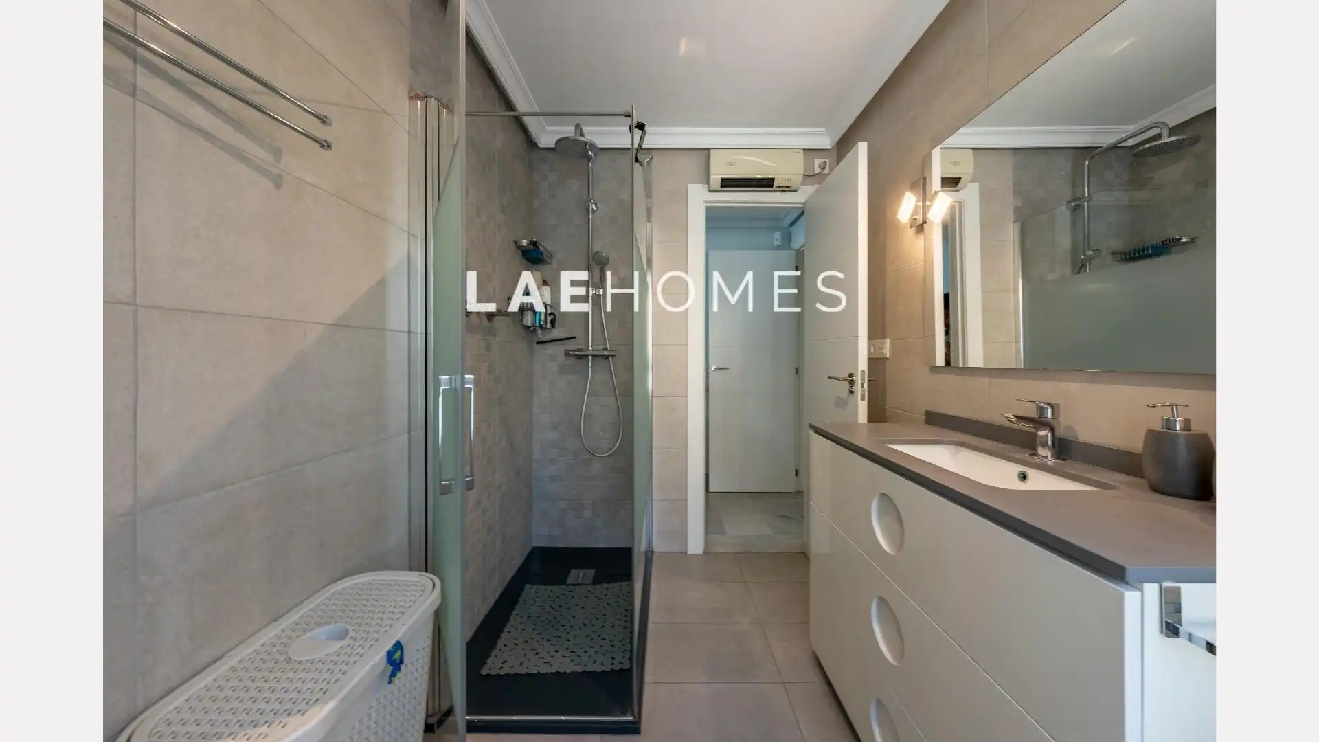 Bathroom of Apartments for sale in Marbella  with Private garden, Terrace and Storage room