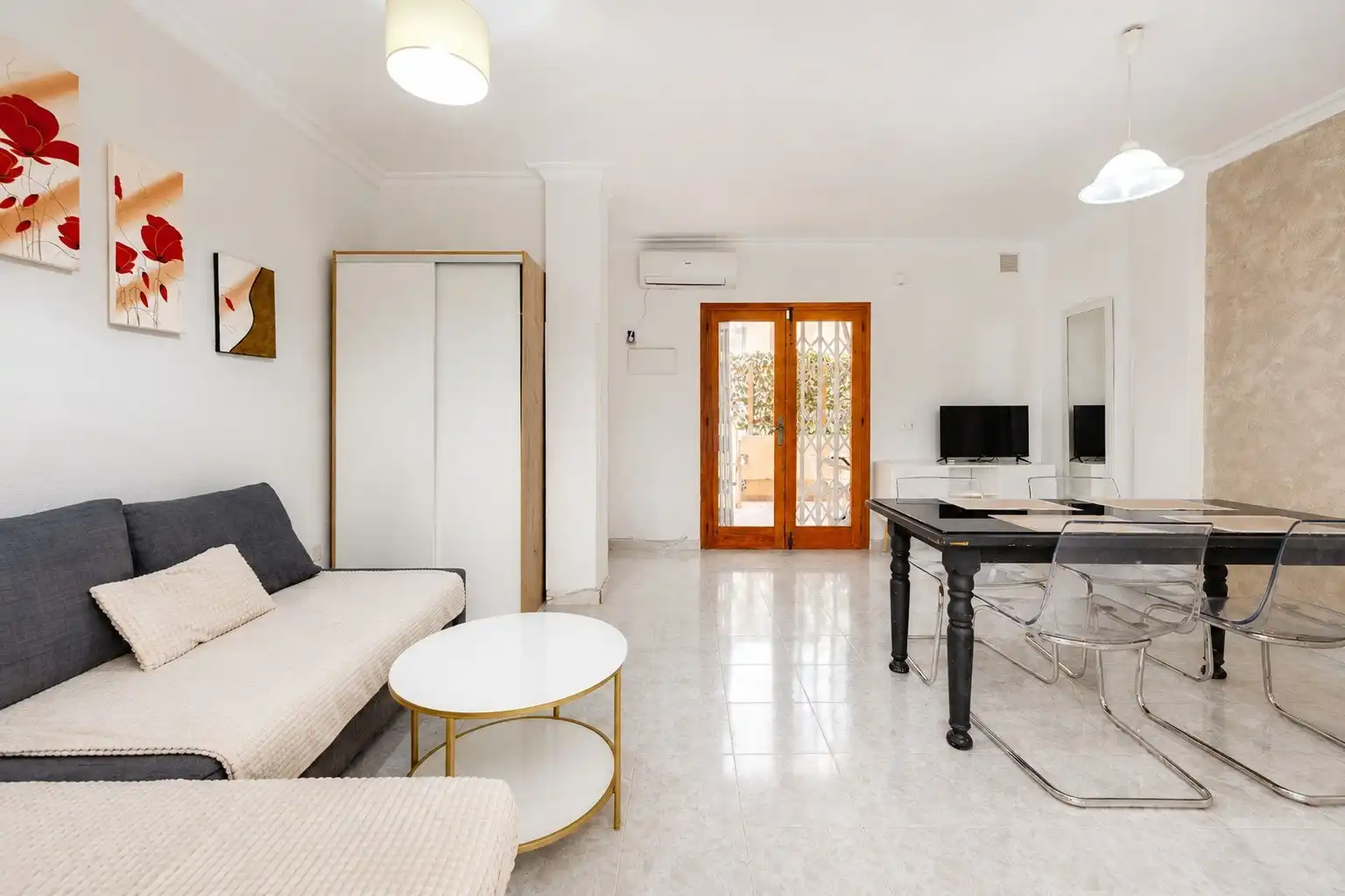 Sala d'estar de Planta baixa en venda en Torrevieja amb Aire condicionat, Moblat i Rentadora