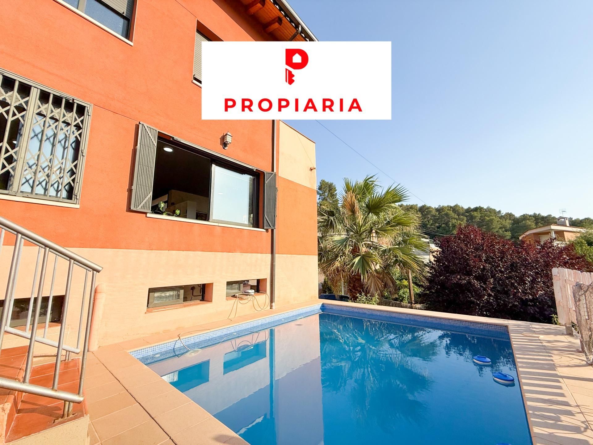 Vista exterior de Casa o xalet en venda en Cervelló amb Aire condicionat, Calefacció i Jardí privat