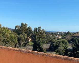 Vista exterior de Casa o xalet de lloguer en Sotogrande amb Aire condicionat, Terrassa i Piscina