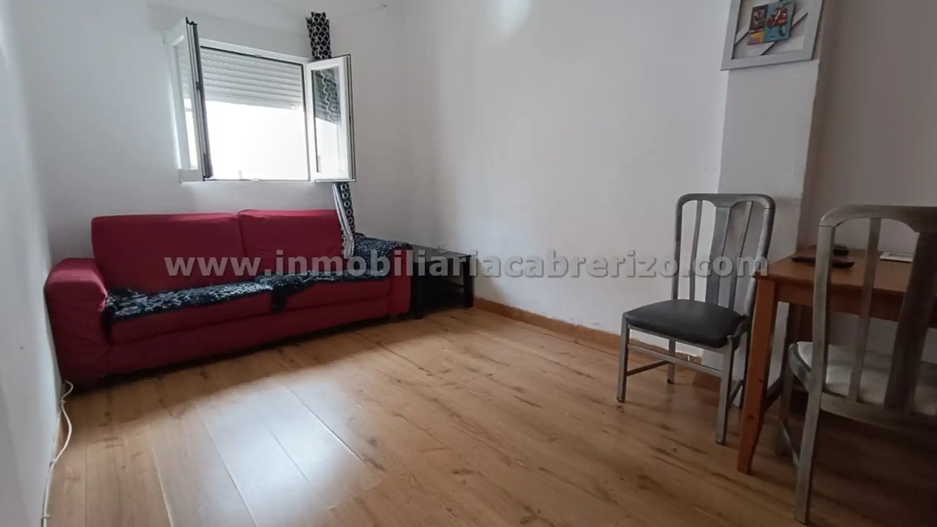 Dormitori de Apartament en venda en  Logroño amb Calefacció, Parquet i Moblat