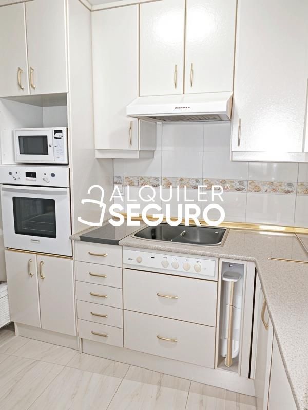 Kitchen of Flat to rent in Alcalá de Henares  with Air Conditioner, Heating and Terrace