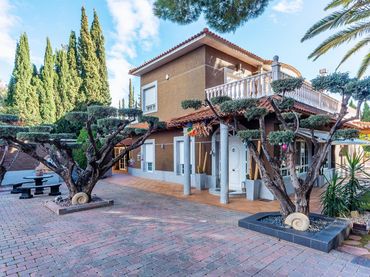 Detached house with balcony for sale in Campo Alto - Club de Campo