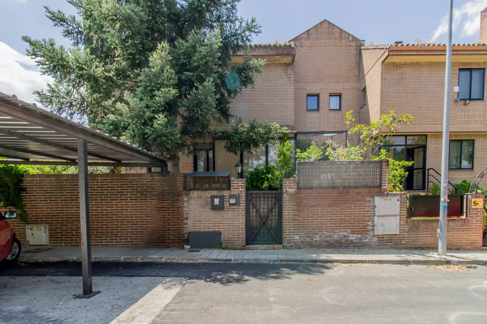 Vista exterior de Casa o xalet en venda en Las Rozas de Madrid amb Aire condicionat, Calefacció i Jardí privat