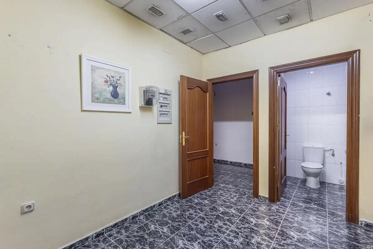 Local en venta en Granada