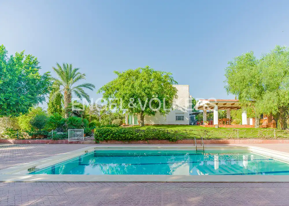 Villa avec piscine à vendre à Calle Urbanización Altamira 30