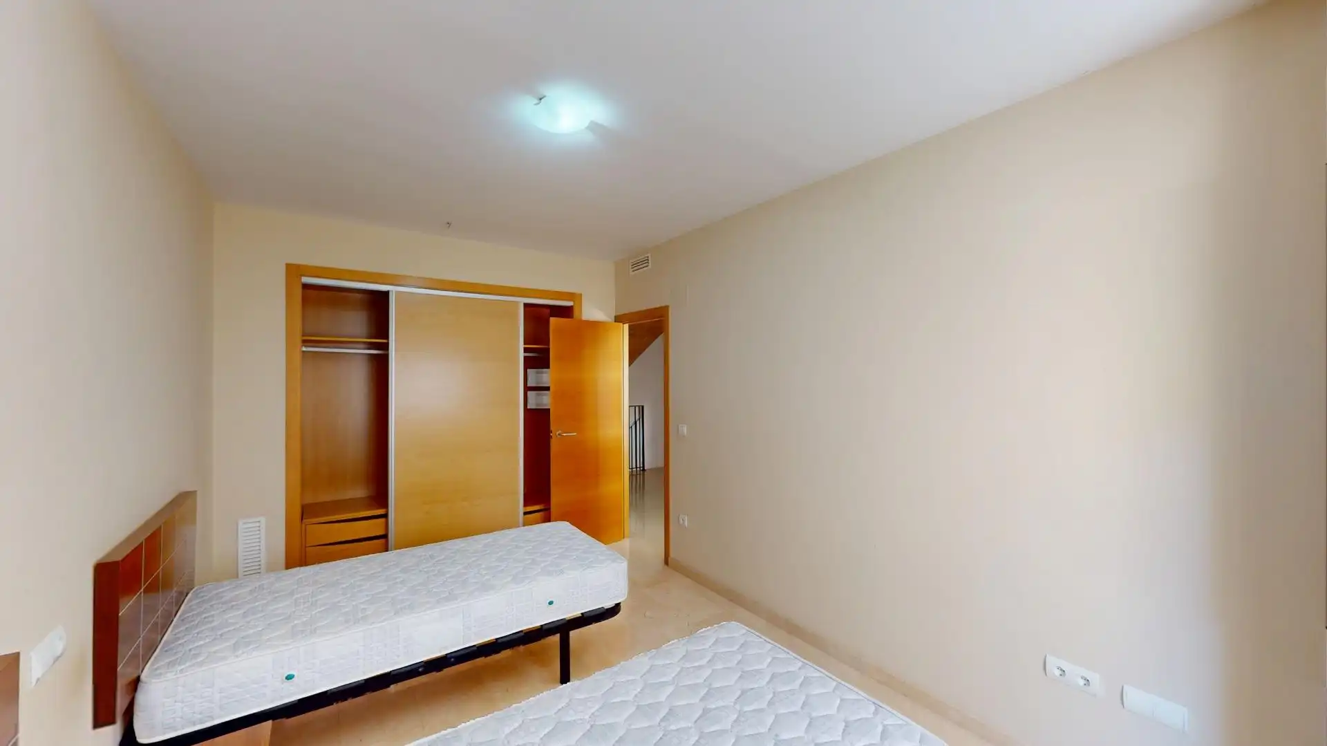 Habitación de Dúplex en venta en Oliva con Aire acondicionado, Calefacción y Terraza