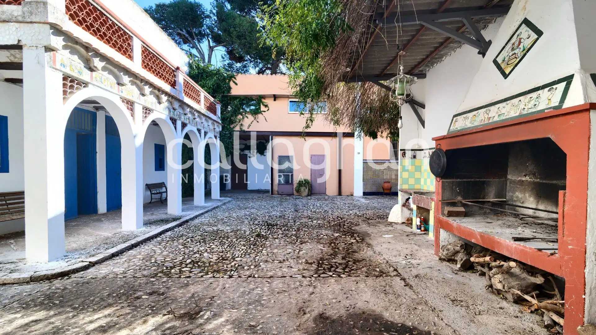 Vista exterior de Casa o xalet en venda en Manises amb Aire condicionat, Calefacció i Jardí privat
