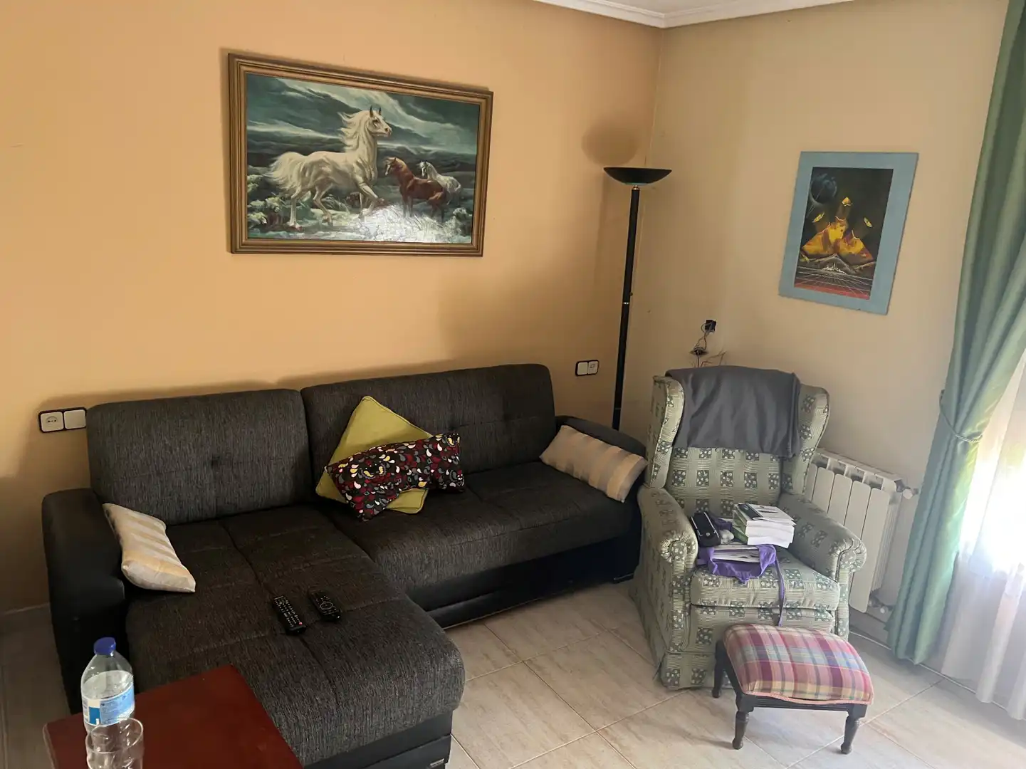 Sala d'estar de Casa o xalet en venda en Oviedo  amb Calefacció, Parquet i Terrassa