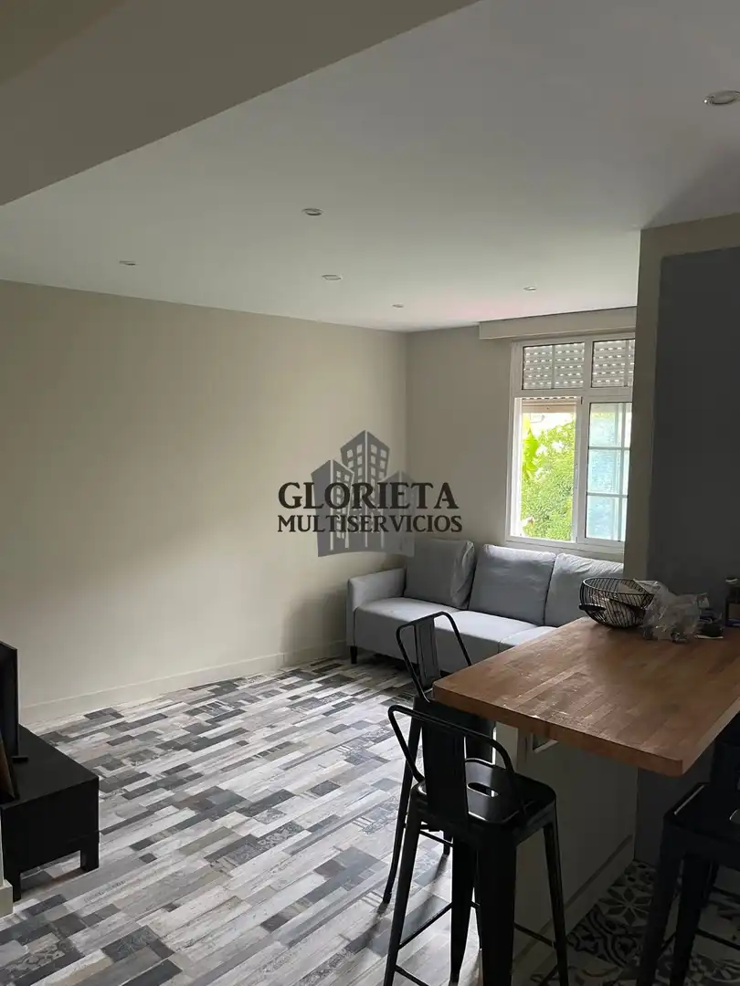 Sala de estar de Piso en venta en Vigo  con Calefacción, Jardín privado y Amueblado