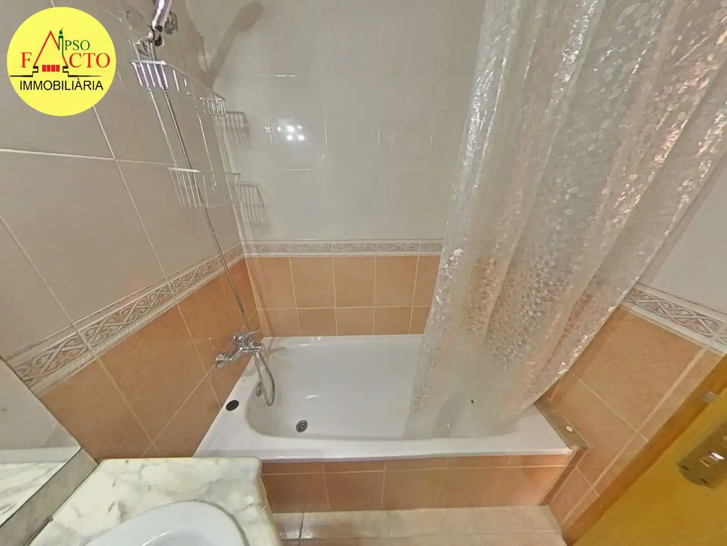 Baño de Piso en venta en Girona con Calefacción