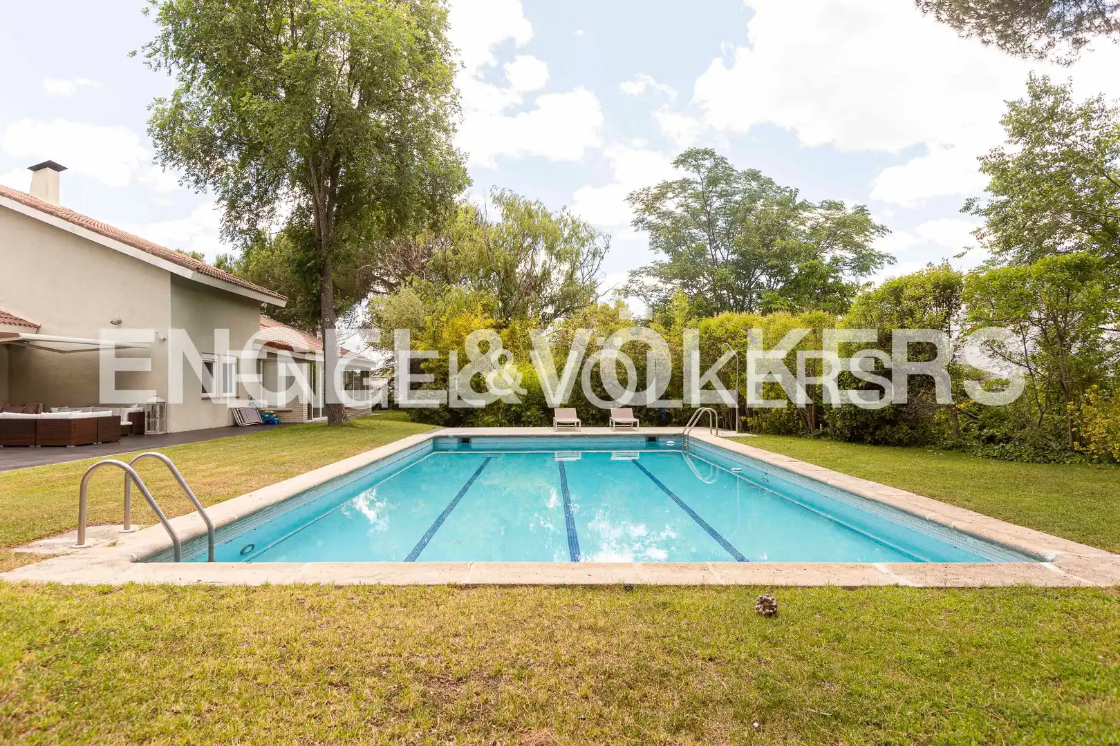 Swimming pool of Houses for rent in Boadilla del Monte  with Air Conditioner, Heating and Private garden