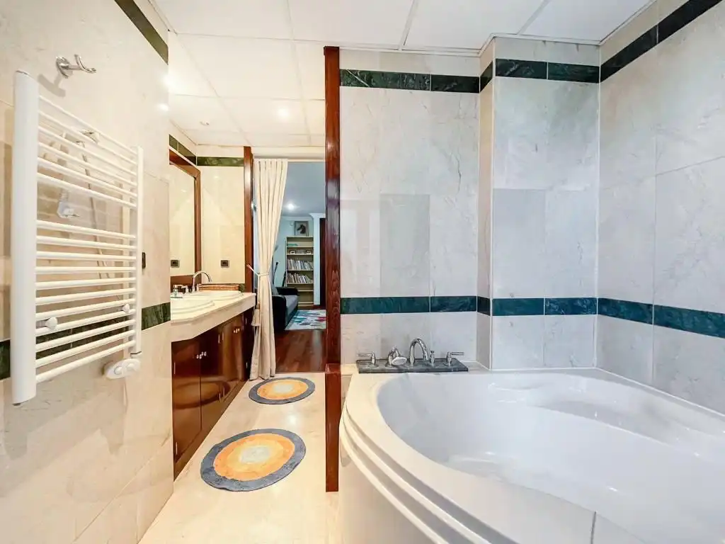 Bany de Casa o xalet de lloguer en Marbella amb Aire condicionat, Jardí privat i Piscina