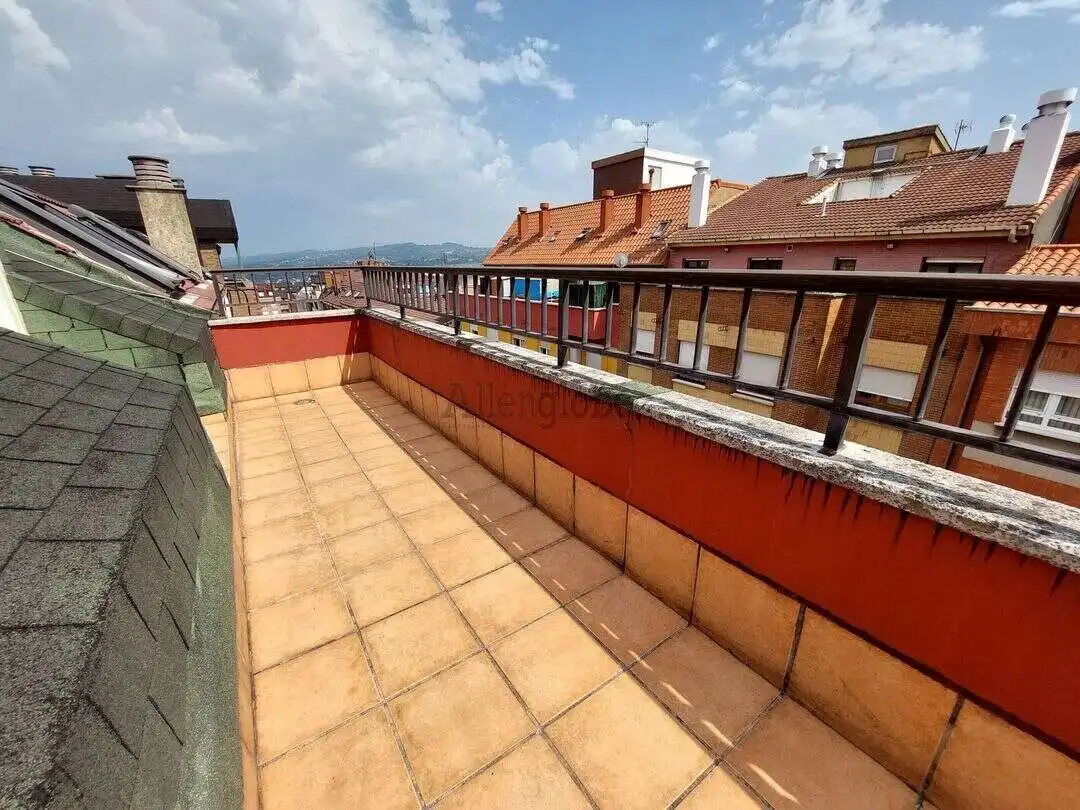 Terrassa de Àtic en venda en Oviedo  amb Calefacció