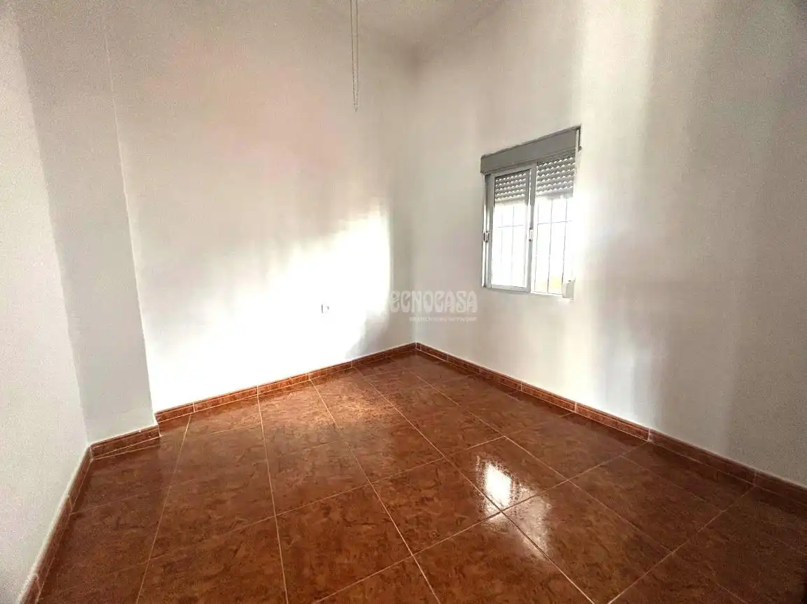 Casa adosada en venda en Alcalá del Río amb Aire condicionat i Balcó