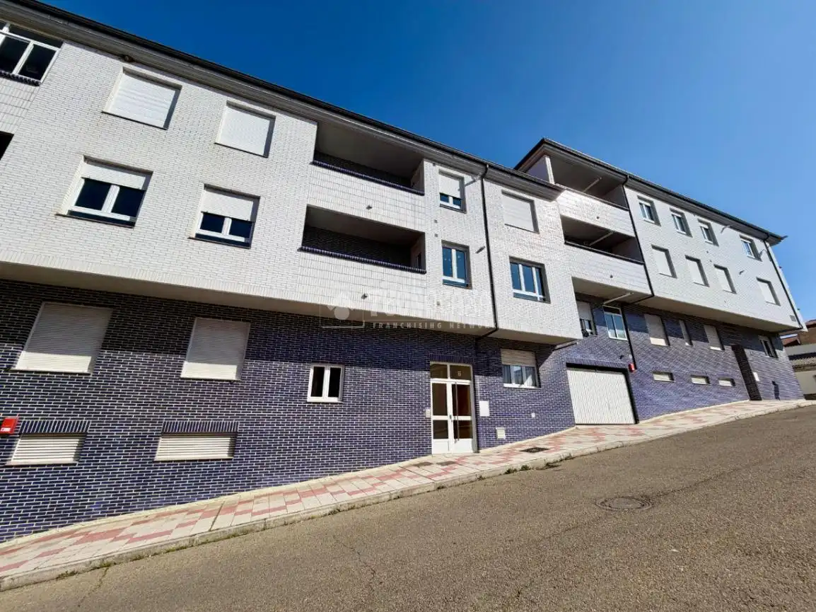 Exterior view of Flat for sale in León Capital   with Heating, Terrace and Storage room