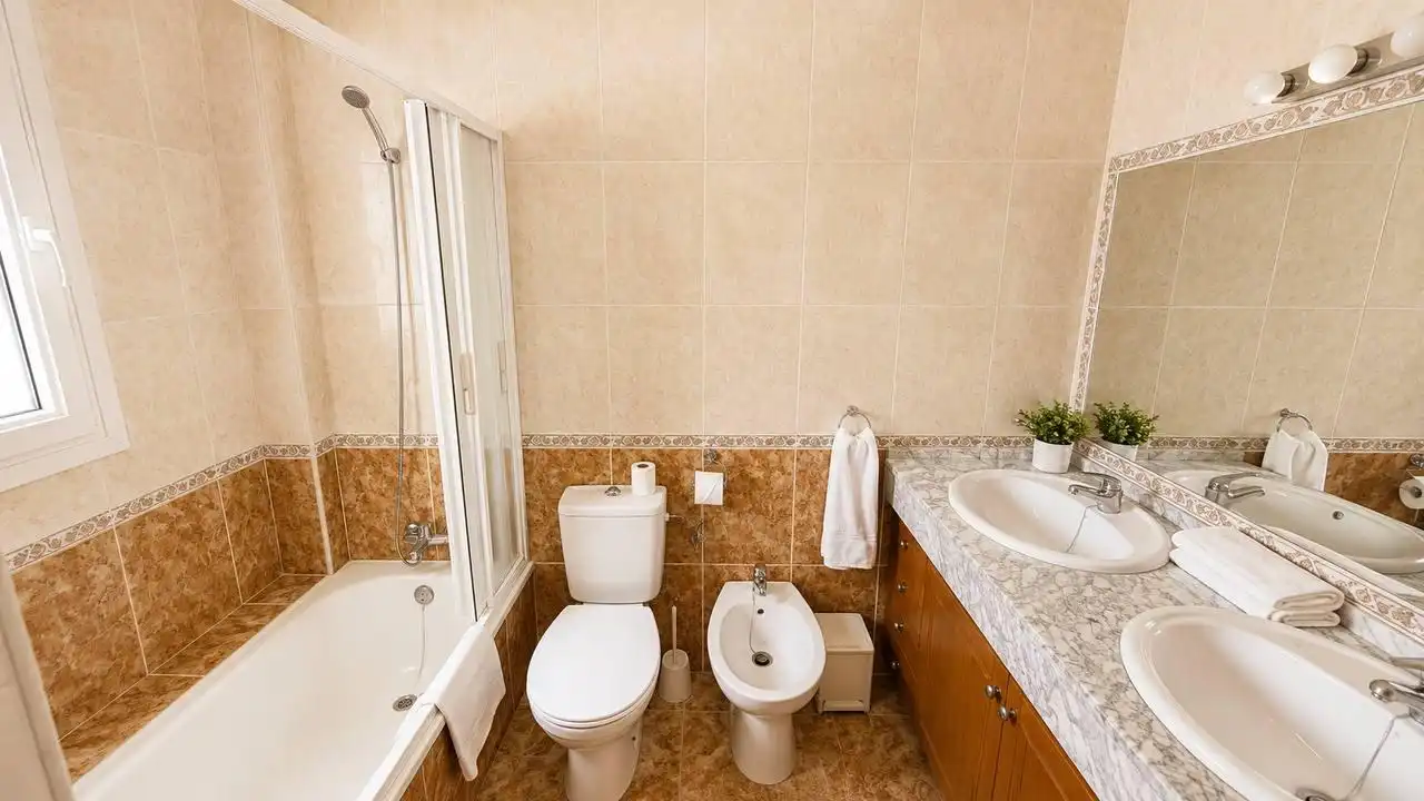 Baño de Apartamento en venta en Orihuela con Jardín privado, Amueblado y Balcón