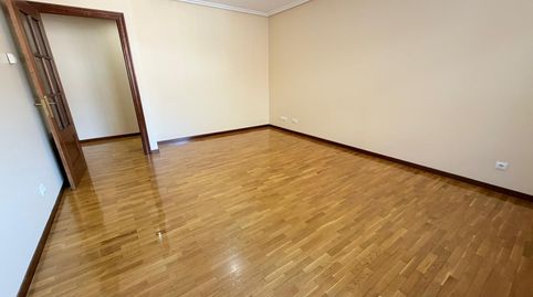 Foto 3 de Apartament en venda a 3 de Abril, Lardero, La Rioja