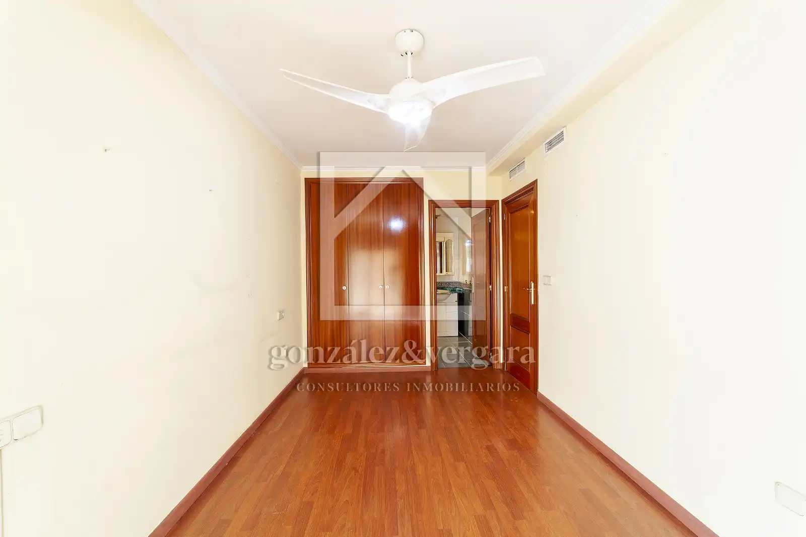 Habitación de Piso en venta en Valencia con Aire acondicionado, Calefacción y Terraza