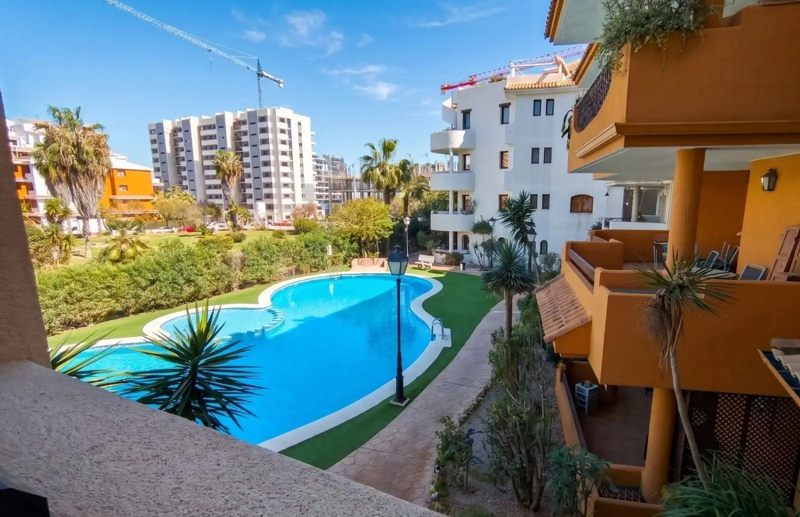 Apartment with pool for sale in Los Balcones - Los Altos