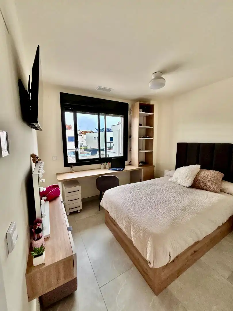 Dormitori de Casa o xalet en venda en Sant Joan d'Alacant amb Aire condicionat, Jardí privat i Terrassa