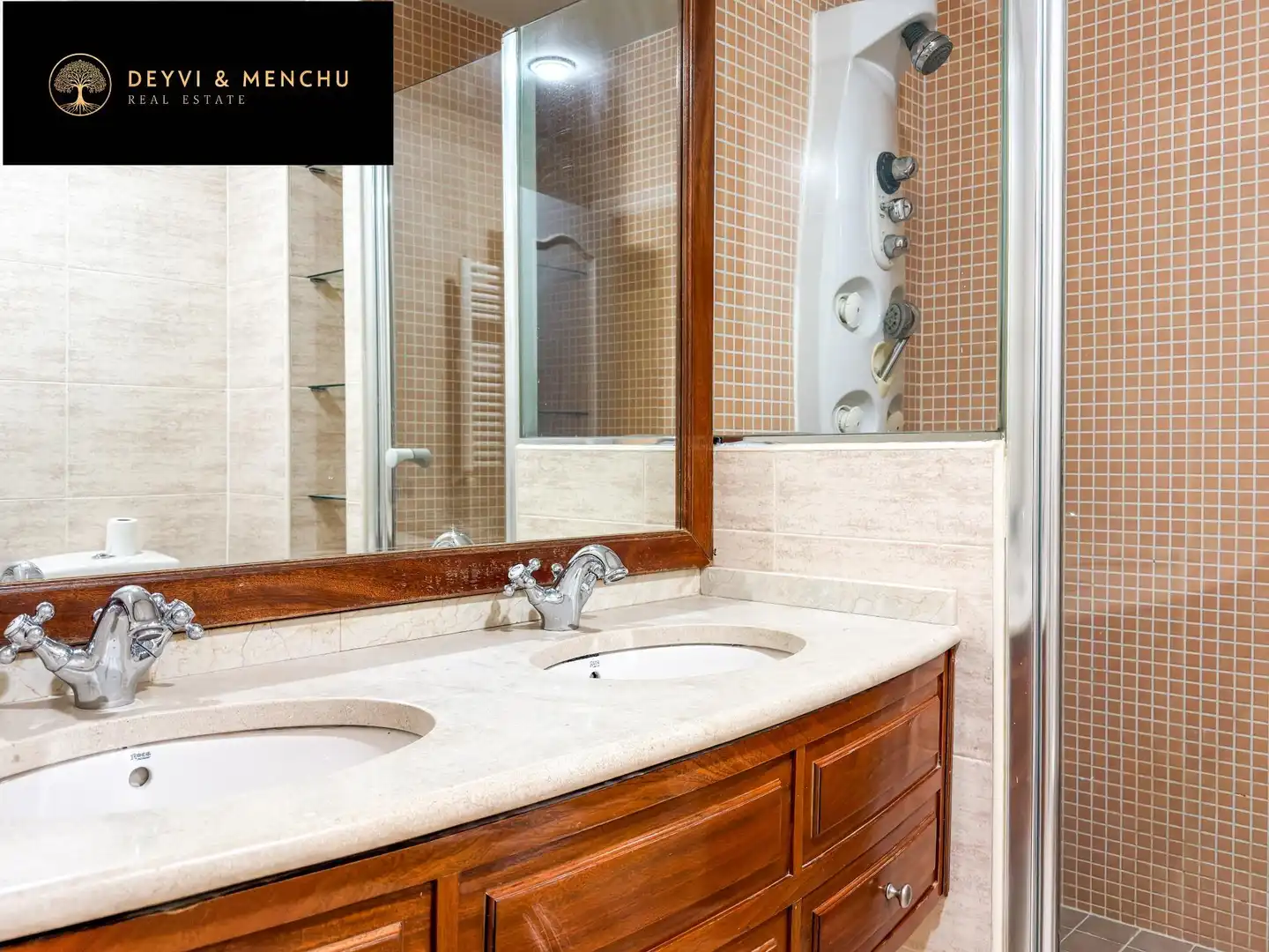 Baño de Ático de alquiler en Pozuelo de Alarcón con Aire acondicionado, Jardín privado y Parquet