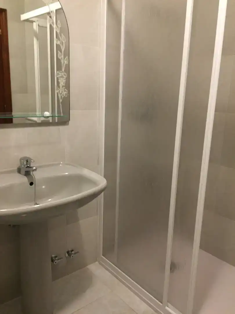 Badezimmer von Wohnung zur Miete in Viveiro mit Parkett, Möbliert und Balkon
