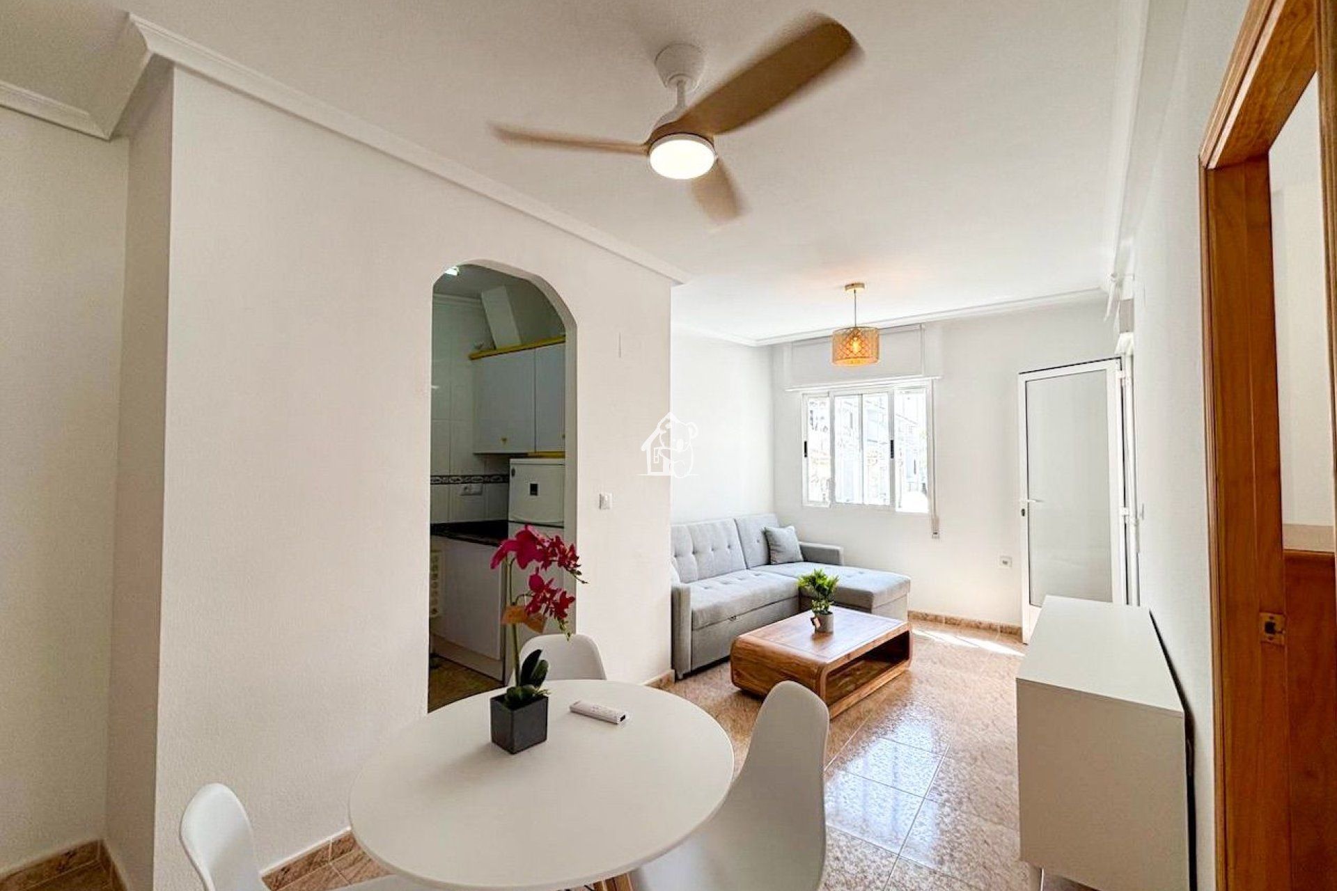 Living room of Flat to rent in Torrevieja  with Swimming Pool, Furnished and Oven