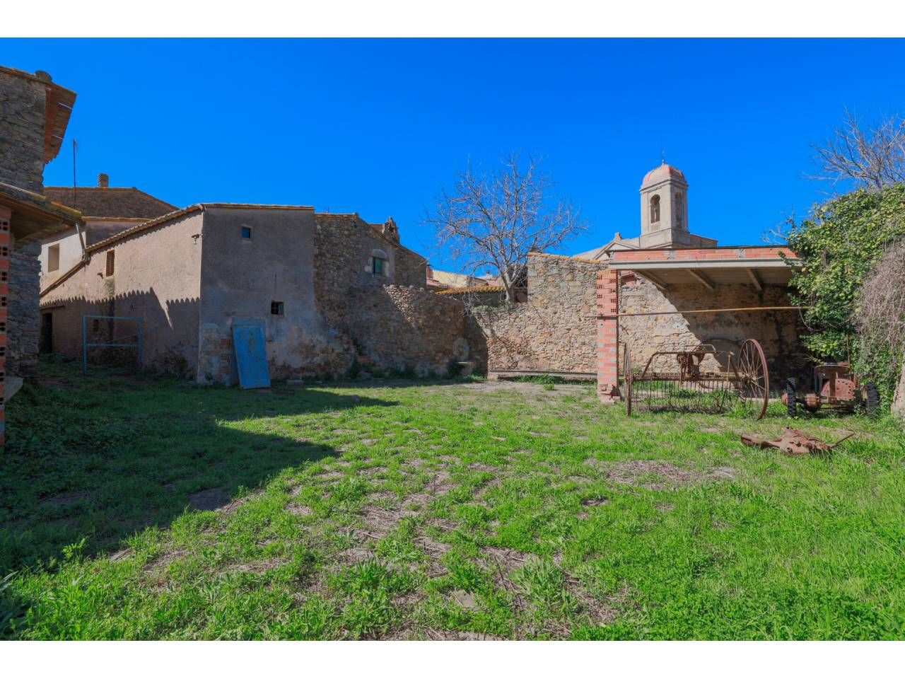 Vista exterior de Finca rústica en venda en Sant Joan de Mollet amb Jardí privat i Terrassa