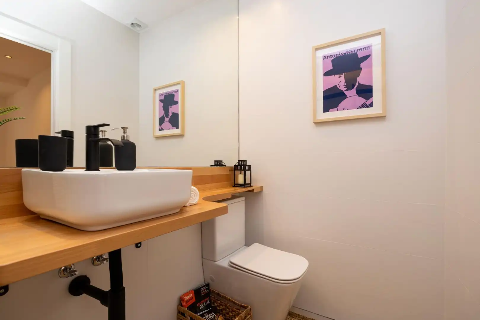 Badezimmer von Wohnung zum Verkauf in Granada mit Heizung und Alarm