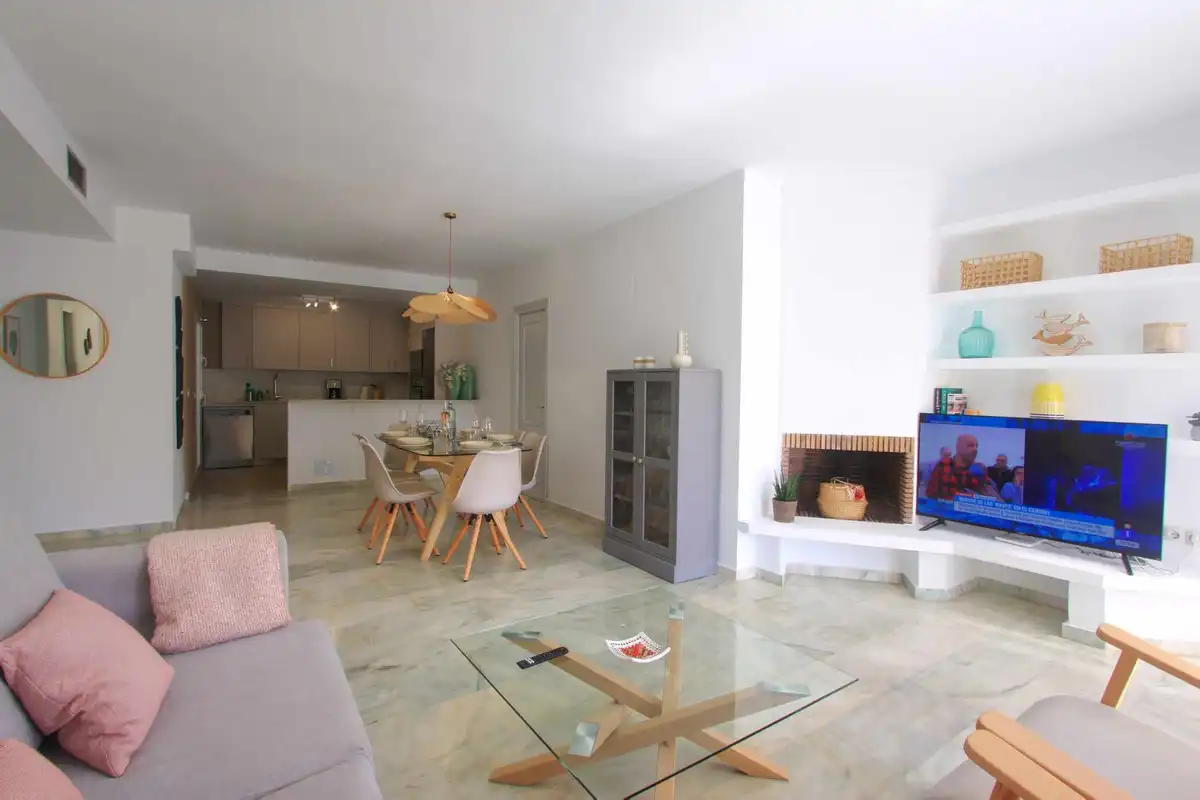 Sala d'estar de Apartament en venda en Marbella amb Aire condicionat, Moblat i Balcó