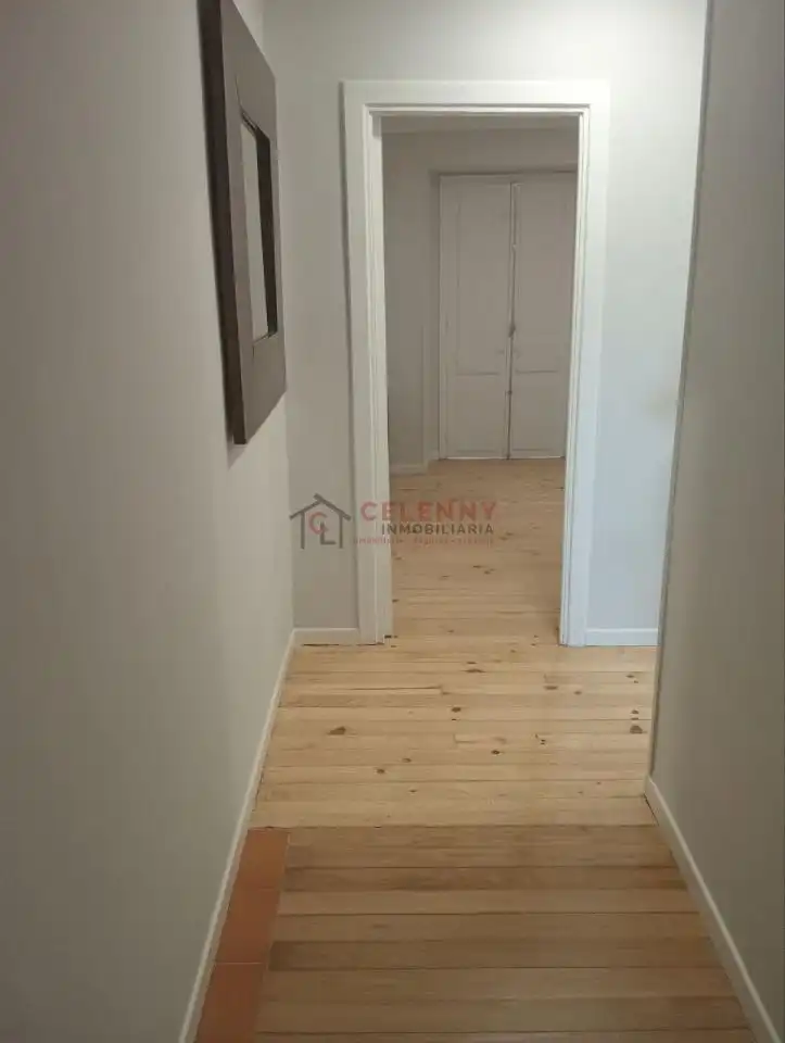 Einfamilien-Reihenhaus zur Miete in San Cibrao das Viñas mit Heizung und Balkon