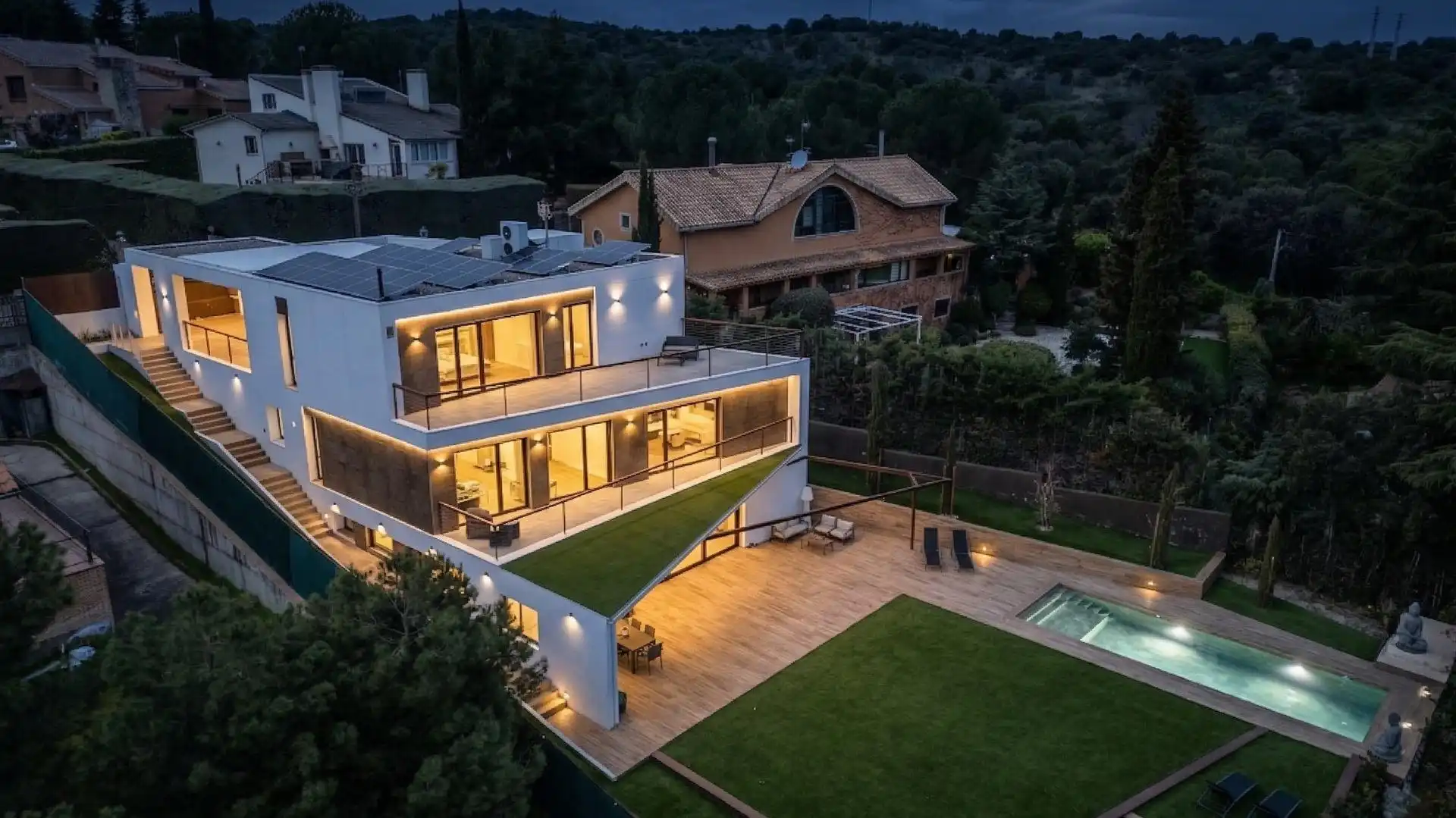 Vista exterior de Casa o xalet en venda en Torrelodones amb Aire condicionat, Calefacció i Jardí privat