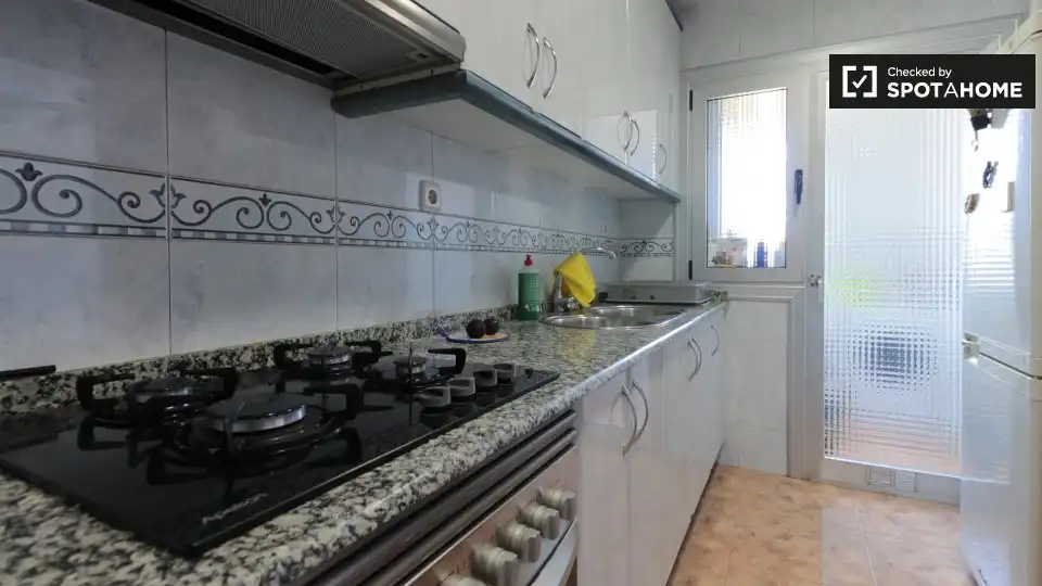 Room in El Besós i el Maresme