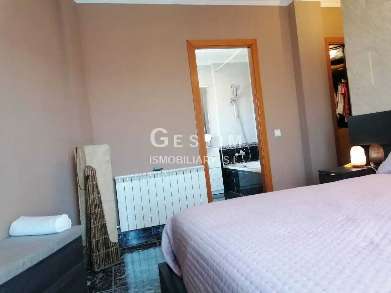 Habitación de Piso en venta en Manlleu con Calefacción, Terraza y Balcón
