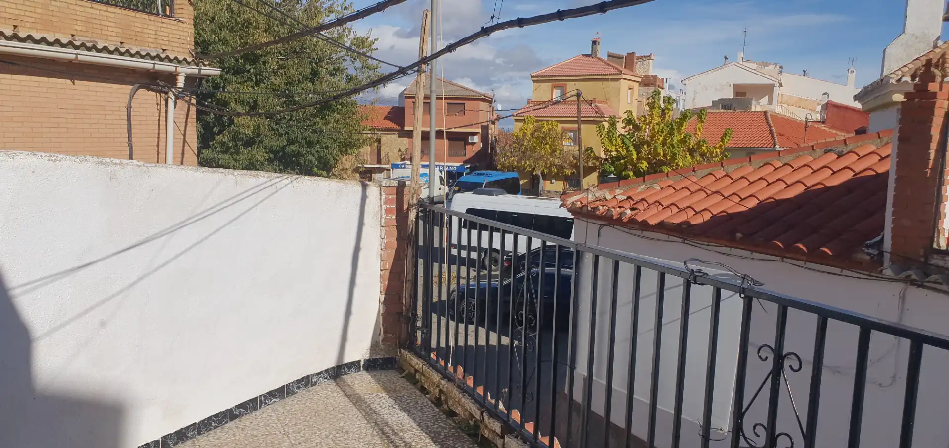 Vista exterior de Casa o xalet en venda en Lugros amb Terrassa, Traster i Moblat
