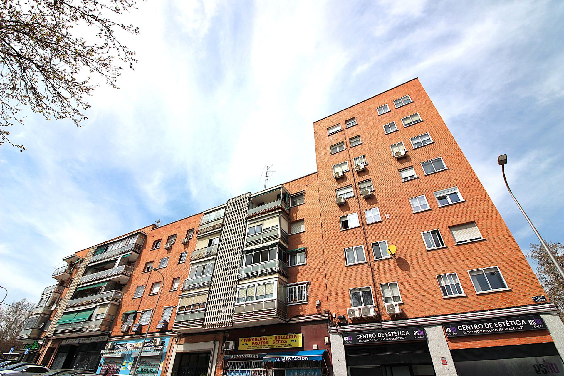 Vista exterior de Piso en venta en  Madrid Capital con Terraza y Alarma