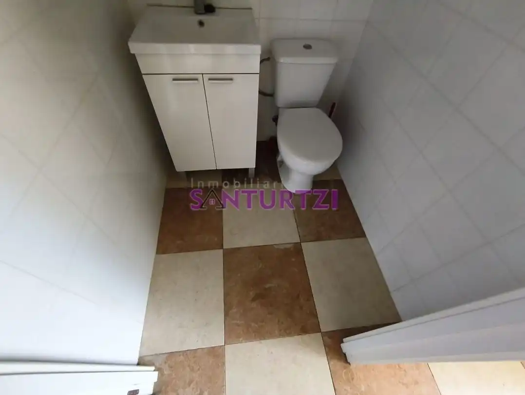 Baño de Local de alquiler en Santurtzi 