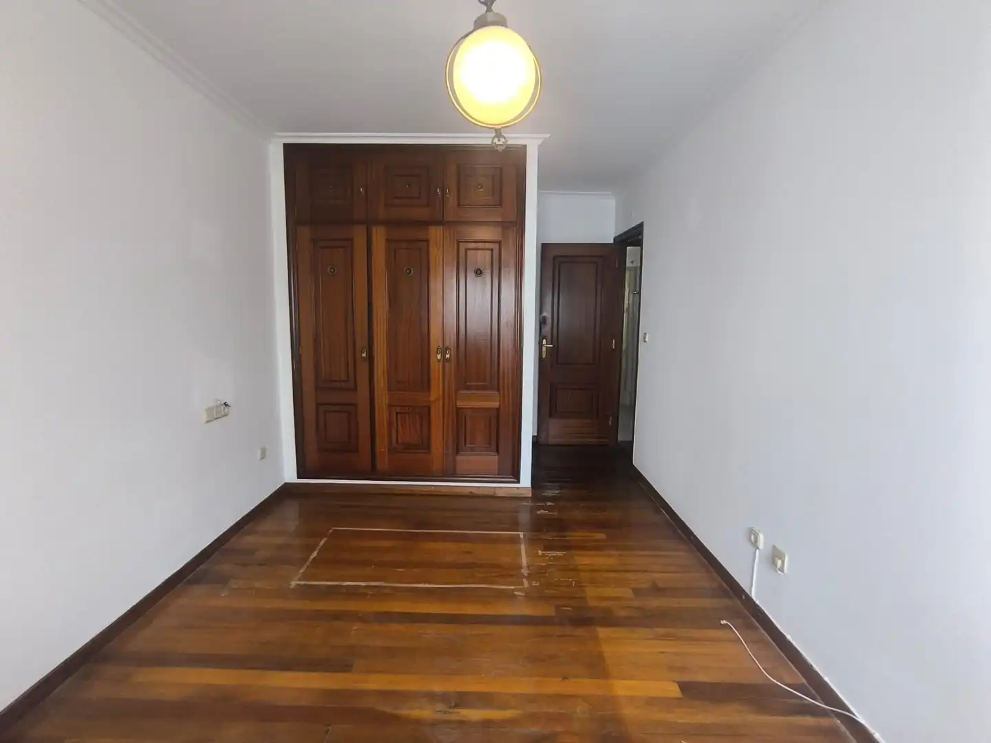 Habitación de Piso en venta en Pontevedra Capital  con Calefacción, Parquet y Trastero